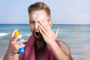 医療脱毛は日焼け肌でも可能？その目安を解説！